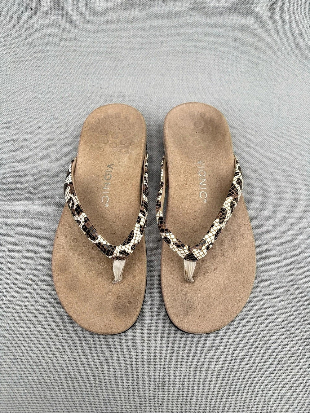 Vionic Tide II Toe Post Sandal Animal Print Wedge Sandals in Brown & Black size
